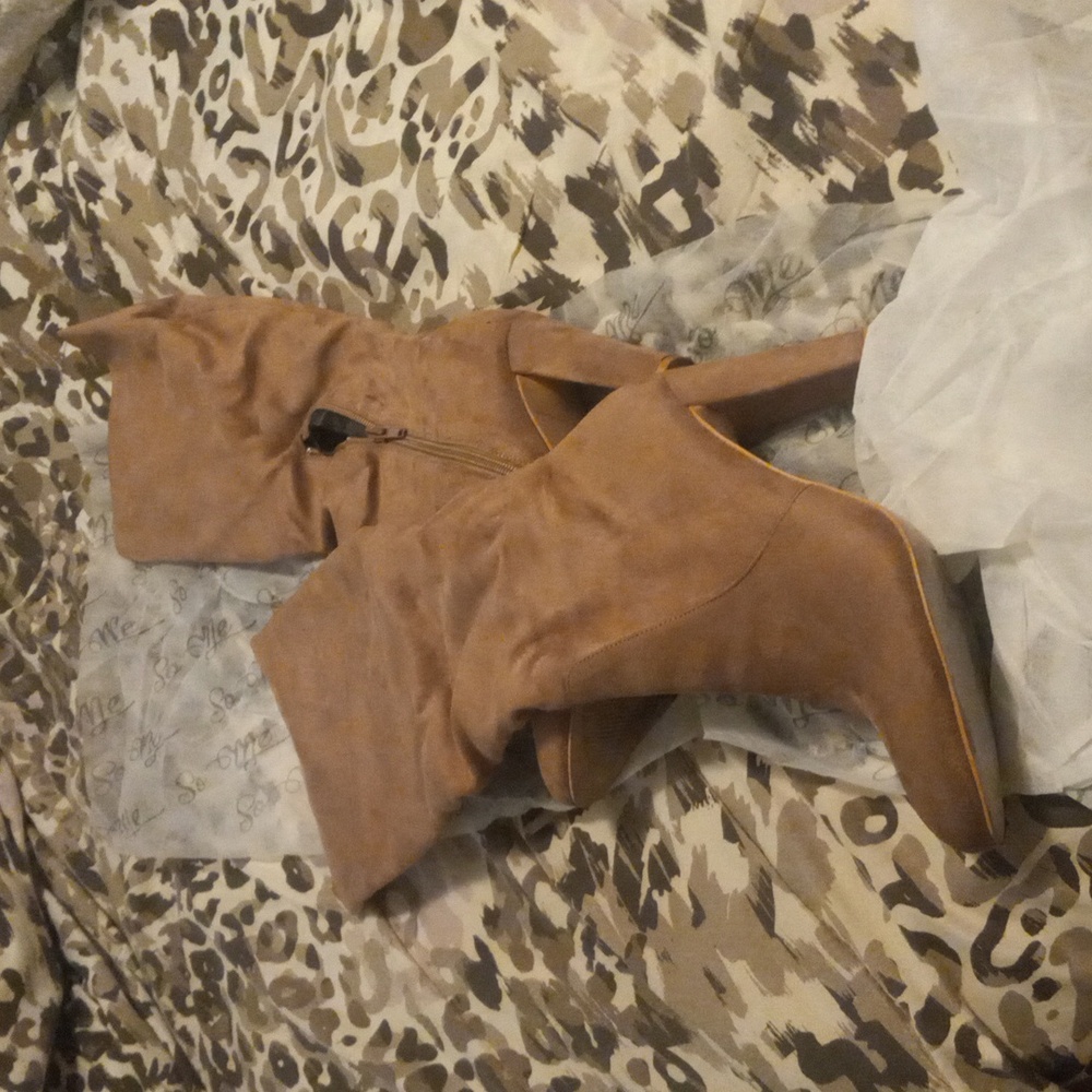 Lady Boots - Picture 2 of 5